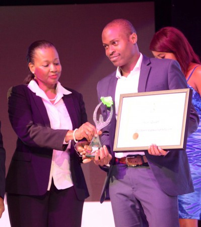 Aruna Quadri recieving his Nigeria Sports Awards 2014 Award