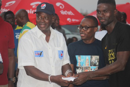 Coach Kashimawo Laloko presenting A gift to the captain of Owibese BSC 