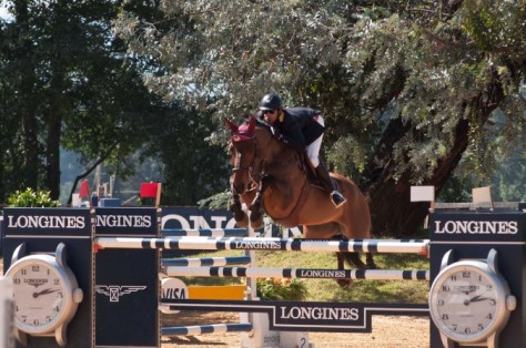 Uruguay’s Juan Manuel Luzardo and Stan are the winners of the $100,000 Longines FEI World Cup™ Jumping qualifier in Valle de Bravo (MEX). (FEI/Paolo Ballarini)